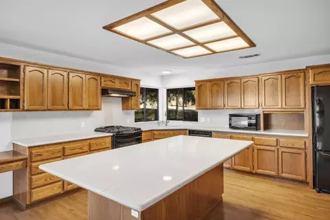 Kitchen - 6287 Oak Hill Rd, Placerville, CA 95667 photo 2 of 4