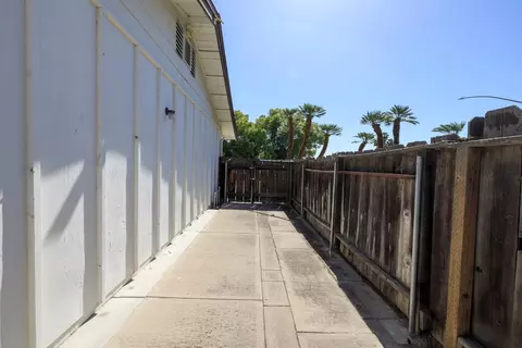Exterior - 1009 Riesling Dr, Modesto, CA 95351 photo 16 of 16
