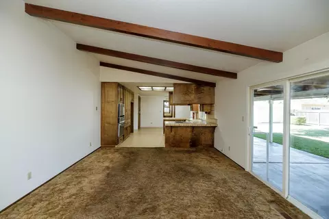 Living - 1009 Riesling Dr, Modesto, CA 95351 photo 9 of 12