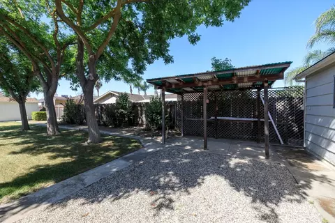 Exterior - 1009 Riesling Dr, Modesto, CA 95351 photo 10 of 16