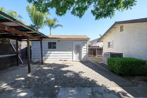 Exterior - 1009 Riesling Dr, Modesto, CA 95351 photo 9 of 16