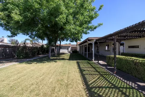Exterior - 1009 Riesling Dr, Modesto, CA 95351 photo 12 of 16