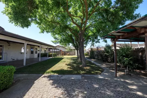 Exterior - 1009 Riesling Dr, Modesto, CA 95351 photo 7 of 16