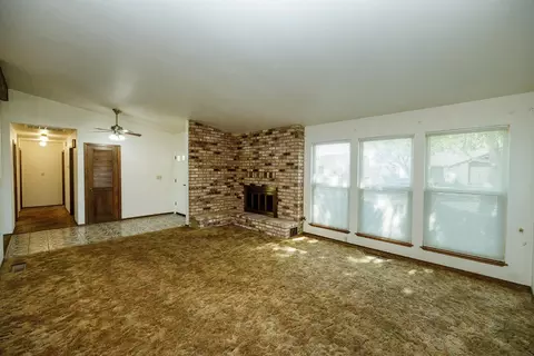 Living - 1009 Riesling Dr, Modesto, CA 95351 photo 1 of 12
