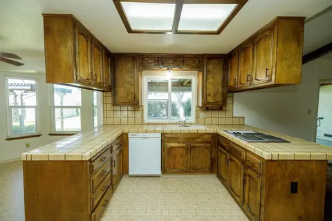 Kitchen - 1009 Riesling Dr, Modesto, CA 95351 photo 2 of 5
