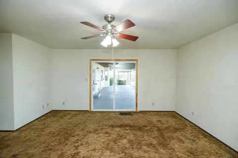 Living - 1009 Riesling Dr, Modesto, CA 95351 photo 12 of 12