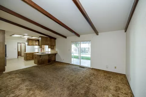 Living - 1009 Riesling Dr, Modesto, CA 95351 photo 7 of 12