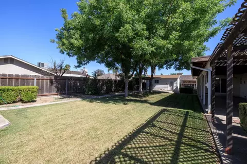 Exterior - 1009 Riesling Dr, Modesto, CA 95351 photo 13 of 16