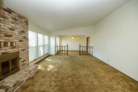Living - 1009 Riesling Dr, Modesto, CA 95351 photo 3 of 12