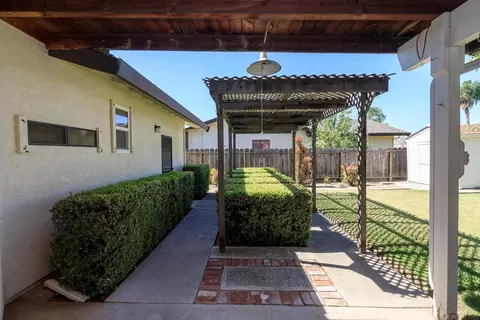 Exterior - 1009 Riesling Dr, Modesto, CA 95351 photo 6 of 16
