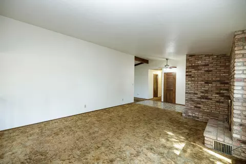 Living - 1009 Riesling Dr, Modesto, CA 95351 photo 2 of 12
