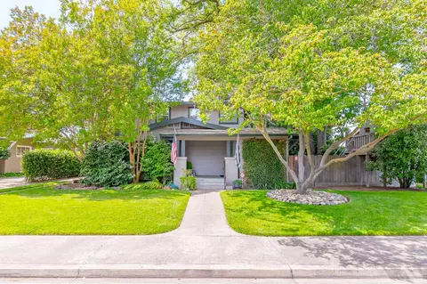 318 California Ave, Oakdale, CA 95361