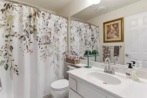 Bath - 1824 Rail St, Manteca, CA 95337 photo 1 of 3