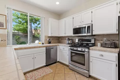 Kitchen - 1824 Rail St, Manteca, CA 95337 photo 3 of 6