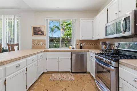 Kitchen - 1824 Rail St, Manteca, CA 95337 photo 4 of 6