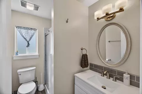 Bath - 94101 Highway 70, Chilcoot, CA 96105 photo 2 of 2