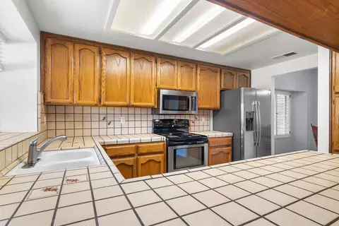 Kitchen - 3848 Semallon Dr, Modesto, CA 95356 photo 5 of 8