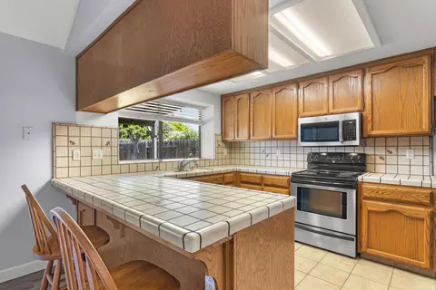Kitchen - 3848 Semallon Dr, Modesto, CA 95356 photo 4 of 8