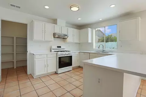 Kitchen - 784 Bogetti Ln, Tracy, CA 95376 photo 1 of 5
