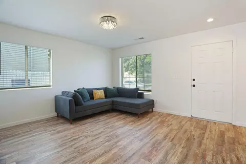 Living - 784 Bogetti Ln, Tracy, CA 95376 photo 2 of 3