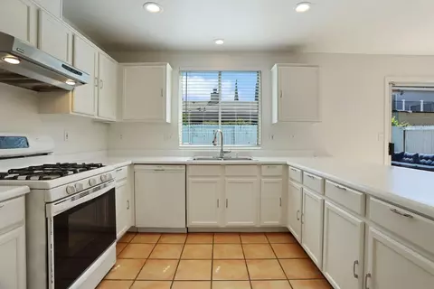 Kitchen - 784 Bogetti Ln, Tracy, CA 95376 photo 2 of 5
