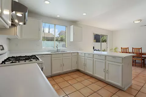 Kitchen - 784 Bogetti Ln, Tracy, CA 95376 photo 3 of 5