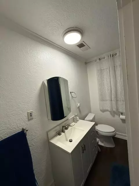 Bath - 328 E 20th St, Merced, CA 95340 photo 2 of 2