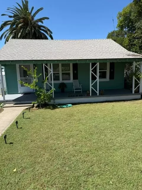 Exterior - 328 E 20th St, Merced, CA 95340 photo 3 of 11