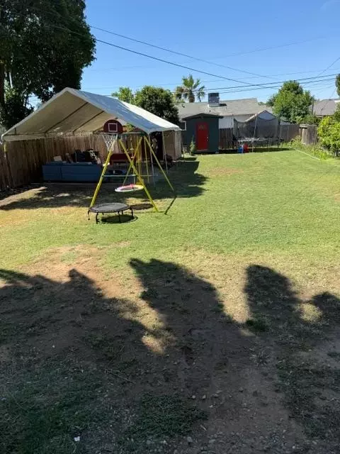 Exterior - 328 E 20th St, Merced, CA 95340 photo 8 of 11