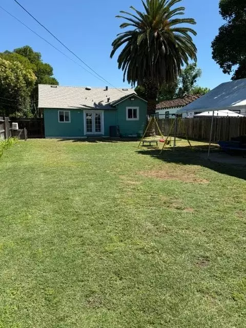 Exterior - 328 E 20th St, Merced, CA 95340 photo 10 of 11