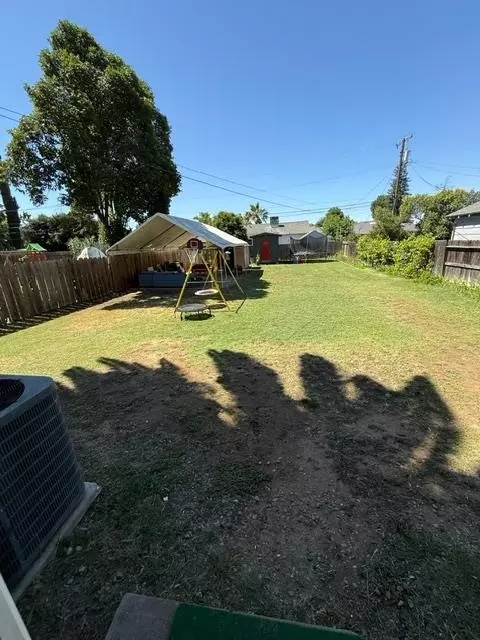 Exterior - 328 E 20th St, Merced, CA 95340 photo 7 of 11