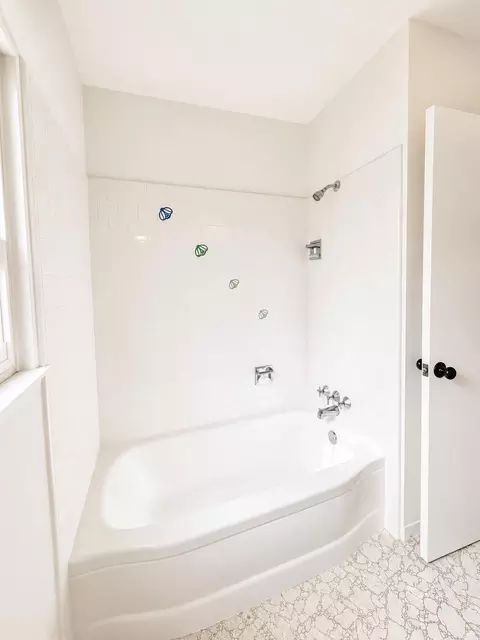 Bath - 834 Daisy Ave, Lodi, CA 95240 photo 2 of 2