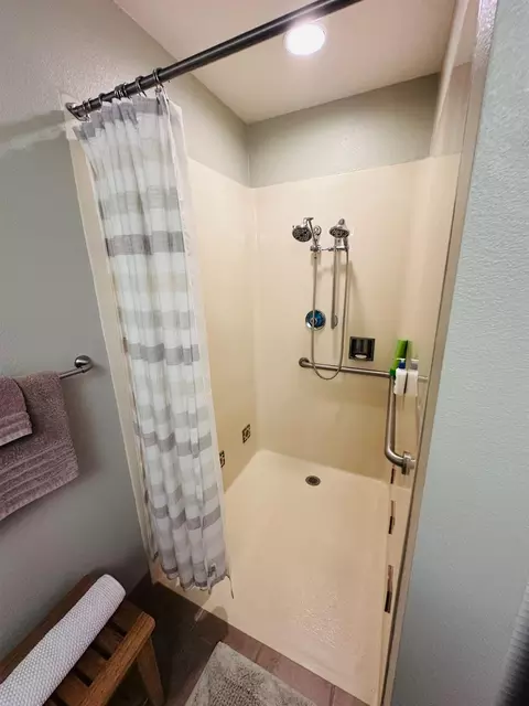 Bath - 435 G St #206, Davis, CA 95616 photo 2 of 3