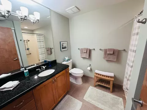 Bath - 435 G St #206, Davis, CA 95616 photo 1 of 3