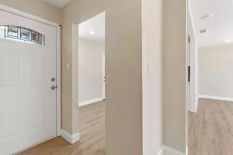 Entry Way - 2201 Eicher Ave, Modesto, CA 95350 photo 2 of 5