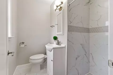 Bath - 2201 Eicher Ave, Modesto, CA 95350 photo 2 of 3
