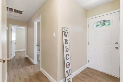 Entry Way - 2201 Eicher Ave, Modesto, CA 95350 photo 4 of 5