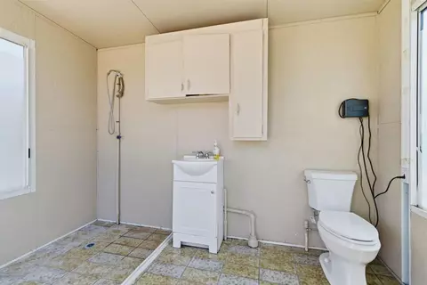 Bath - 2201 Eicher Ave, Modesto, CA 95350 photo 3 of 3