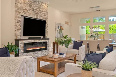 Living - 5514 Delrose Ct, Carmichael, CA 95608 photo 2 of 11