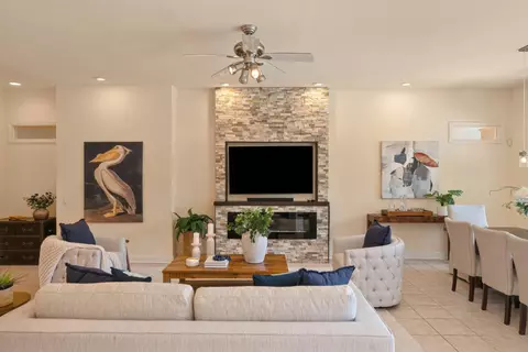 Living - 5514 Delrose Ct, Carmichael, CA 95608 photo 3 of 11