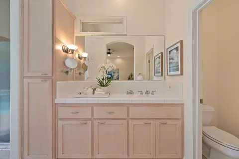 Bath - 5514 Delrose Ct, Carmichael, CA 95608 photo 2 of 4