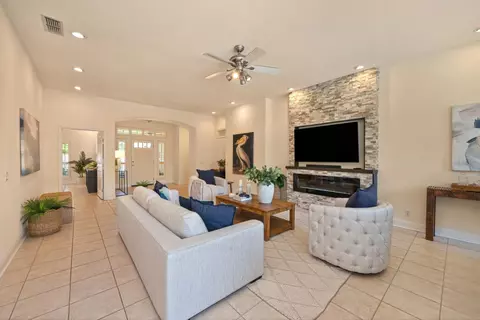 Living - 5514 Delrose Ct, Carmichael, CA 95608 photo 9 of 11