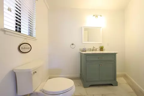 Bath - 1870 Cable Rd, Camino, CA 95709 photo 2 of 5