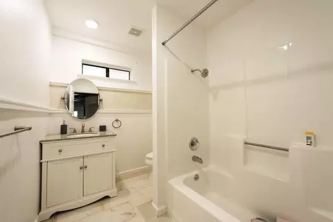 Bath - 1870 Cable Rd, Camino, CA 95709 photo 4 of 5