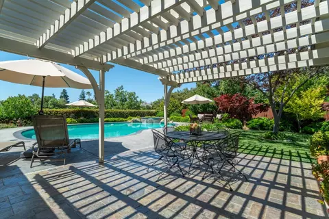 504 Dorset Ct, Winters, CA 95694