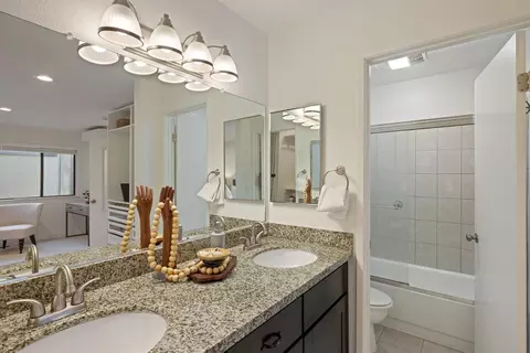 Bath - 1162 Drummond Ave, Davis, CA 95618 photo 4 of 5