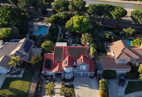 416 Crescent Dr, Los Banos, CA 93635