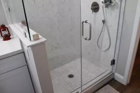 Bath - 1331 Claremont Dr, Tracy, CA 95376 photo 7 of 7