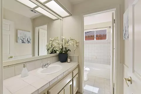 Bath - 1170 Cornucopia Pl, Tracy, CA 95377 photo 1 of 4