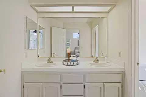 Bath - 1170 Cornucopia Pl, Tracy, CA 95377 photo 3 of 4